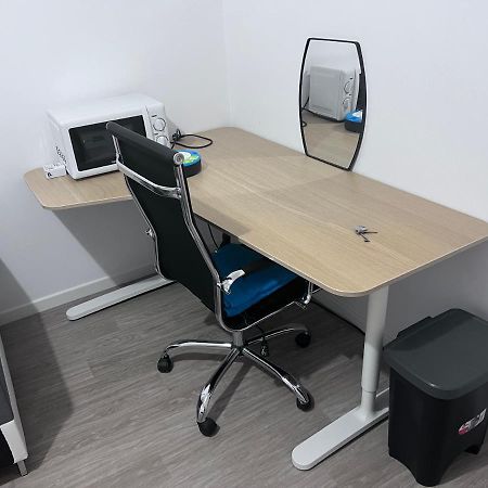 Chambre Individuelle Dans Un Appartement A 37 De Champs Elysees Сартрувил Екстериор снимка