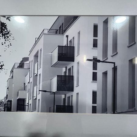 Chambre Individuelle Dans Un Appartement A 37 De Champs Elysees Сартрувил Екстериор снимка