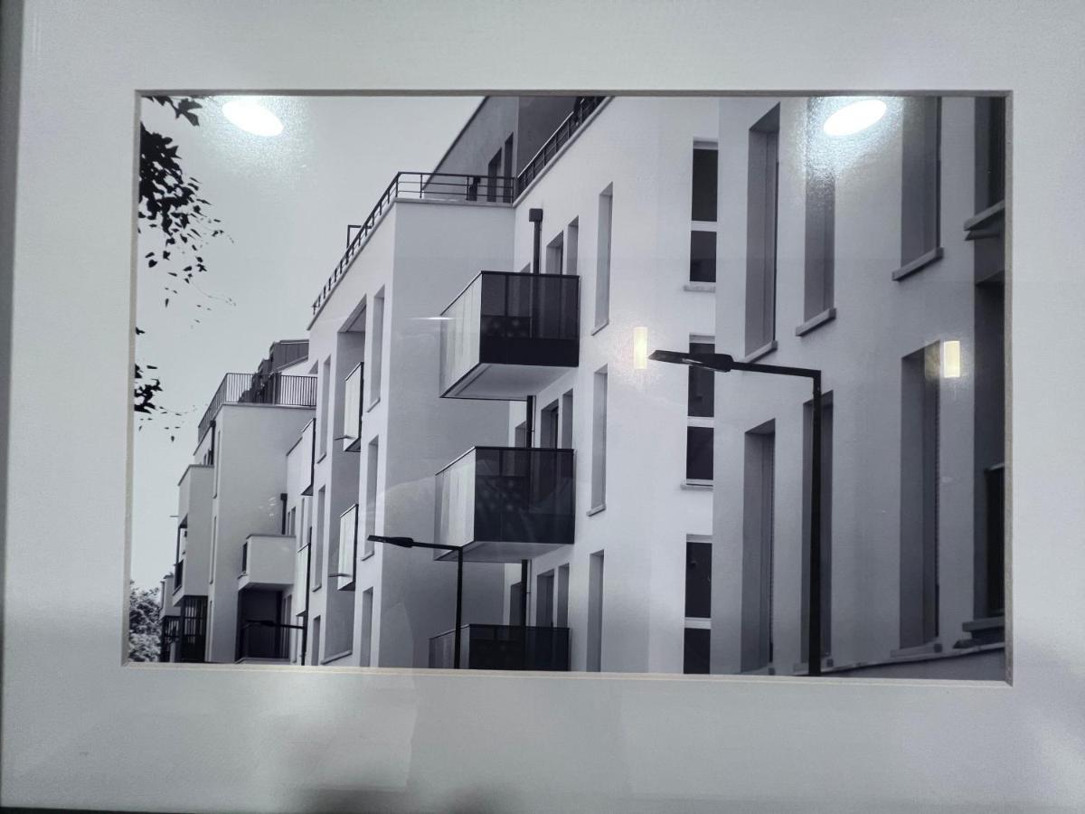 Chambre Individuelle Dans Un Appartement A 37 De Champs Elysees Сартрувил Екстериор снимка